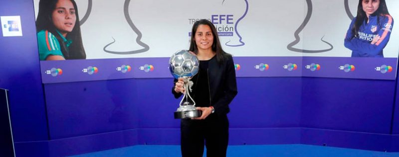 Kenti Robles Futbolista Mexicana Recibe Premio A Mejor Jugadora