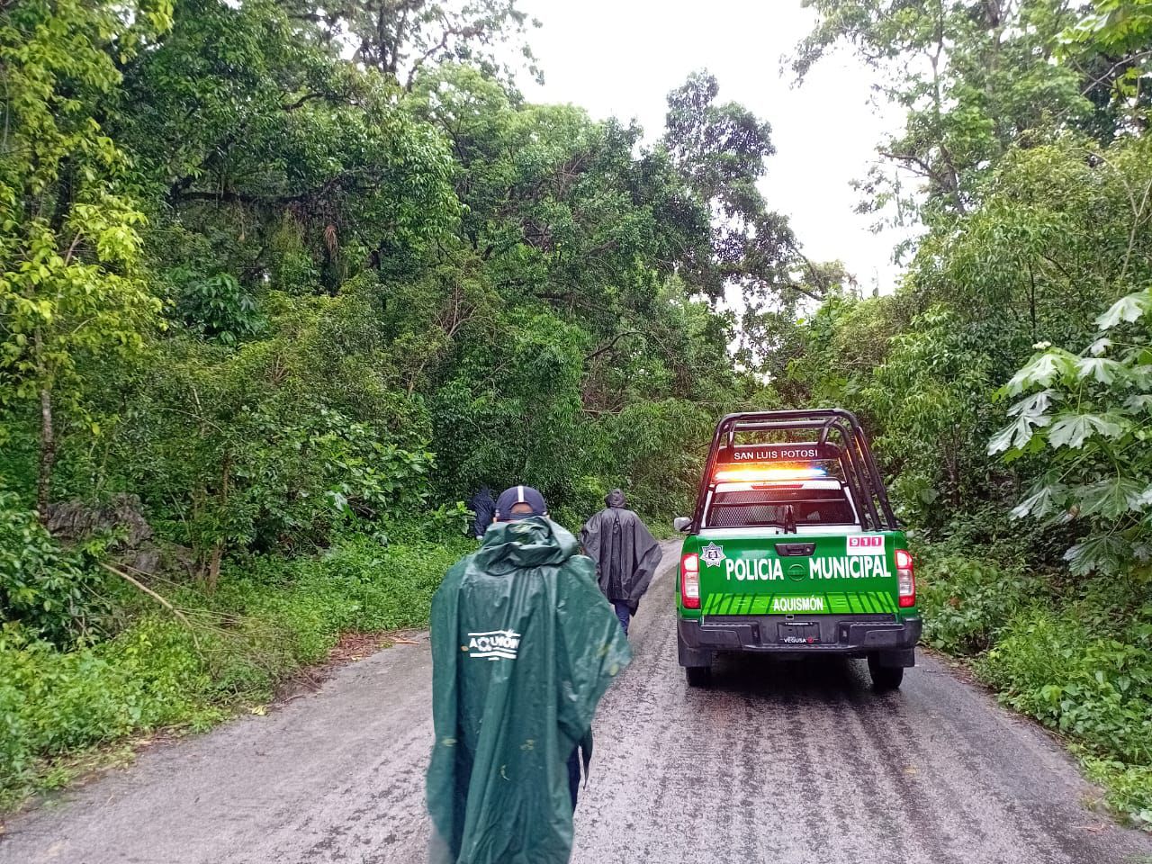 Cierran parajes en la Huasteca por alto nivel de ríos