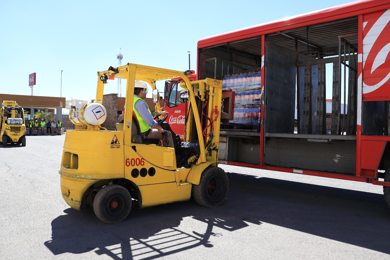 A través del Instituto de Capacitación para el Trabajo, se impartió el curso Seguridad en la Operación de Montacargas a 60 operadores de la empresa Arca Continental Coca-Cola