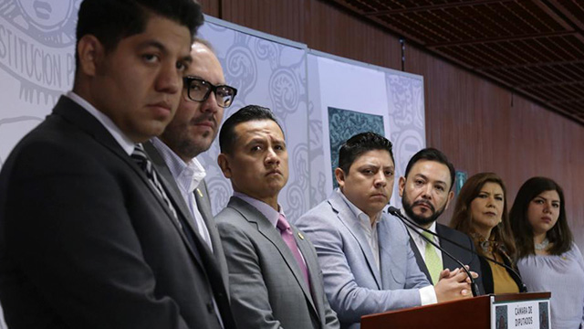 Diputados renuncian