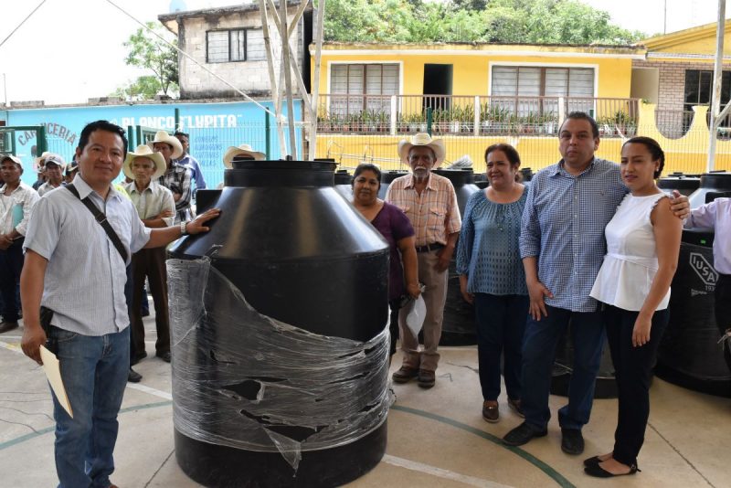 entrega apoyos aquismon