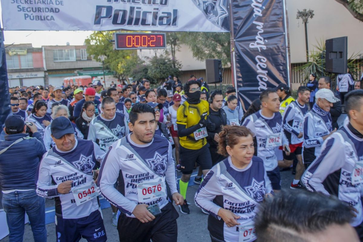 atletas en la carrera policial