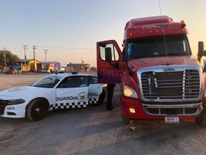 mujer da a luz a bordo de un trailer