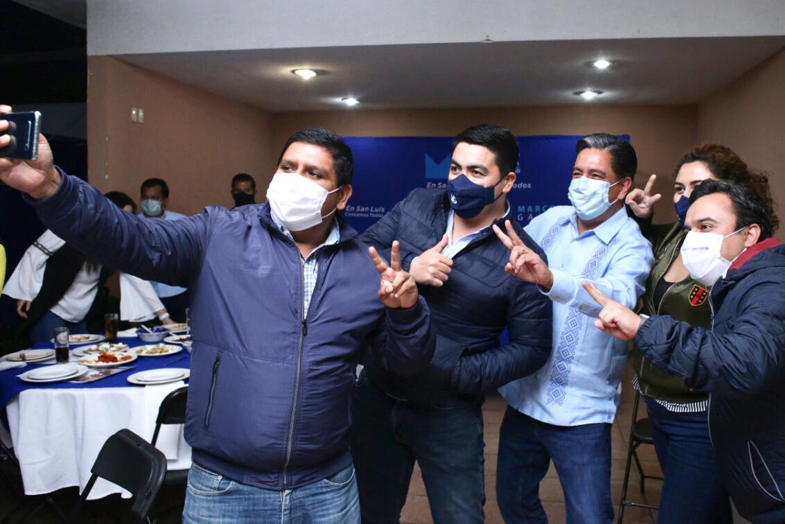 jóvenes potosinos con Marco Conde