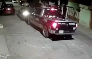 policias municipales de la capital roban automóvil