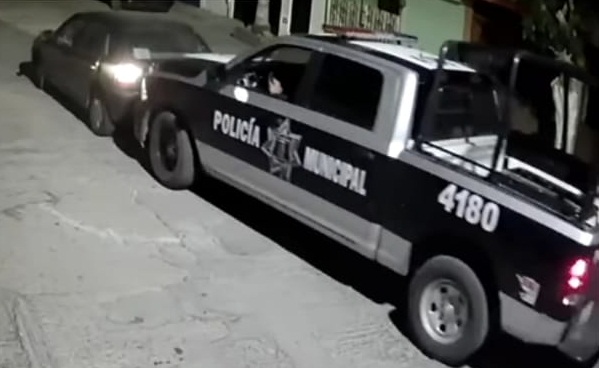 policías municipales capitalinos roban automóvil