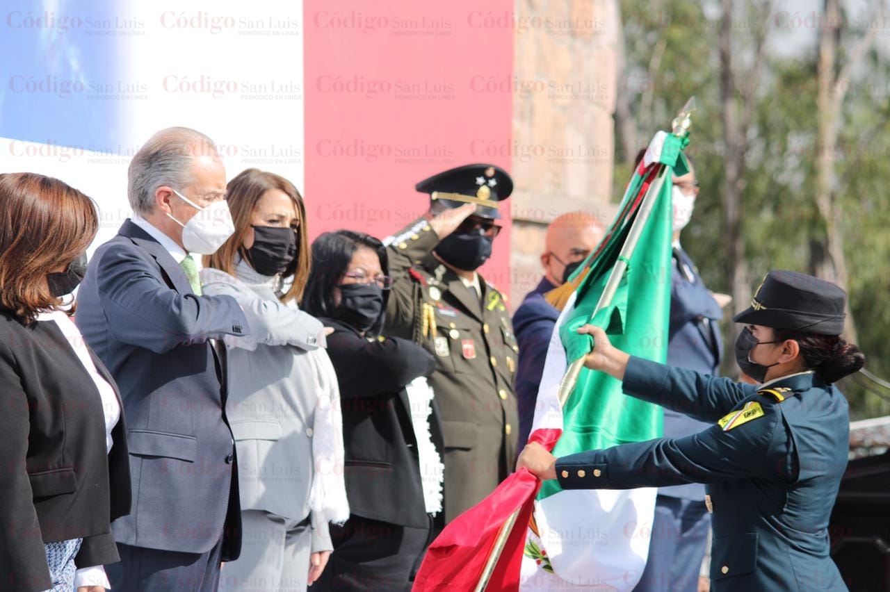 Encabeza Carreras solemne juramento a la bandera