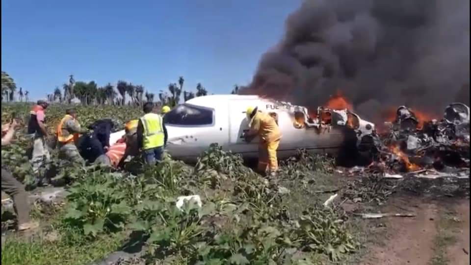 ] LearJet de la Fuerza Aérea se desploma; hay 6 muertes