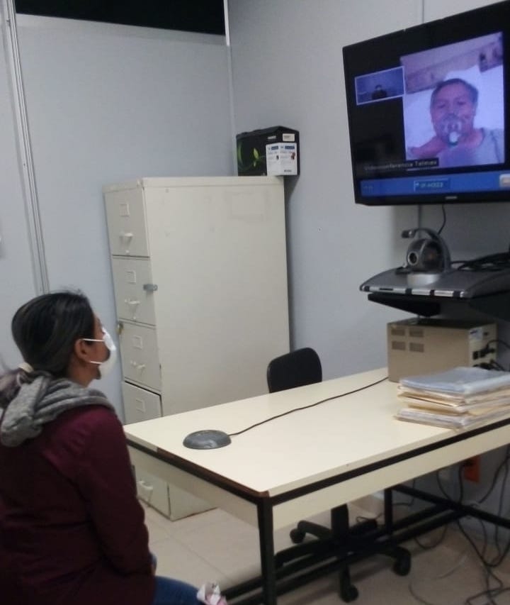 Mantienen videollamadas entre pacientes Covid y familiares en Hospital de Valles