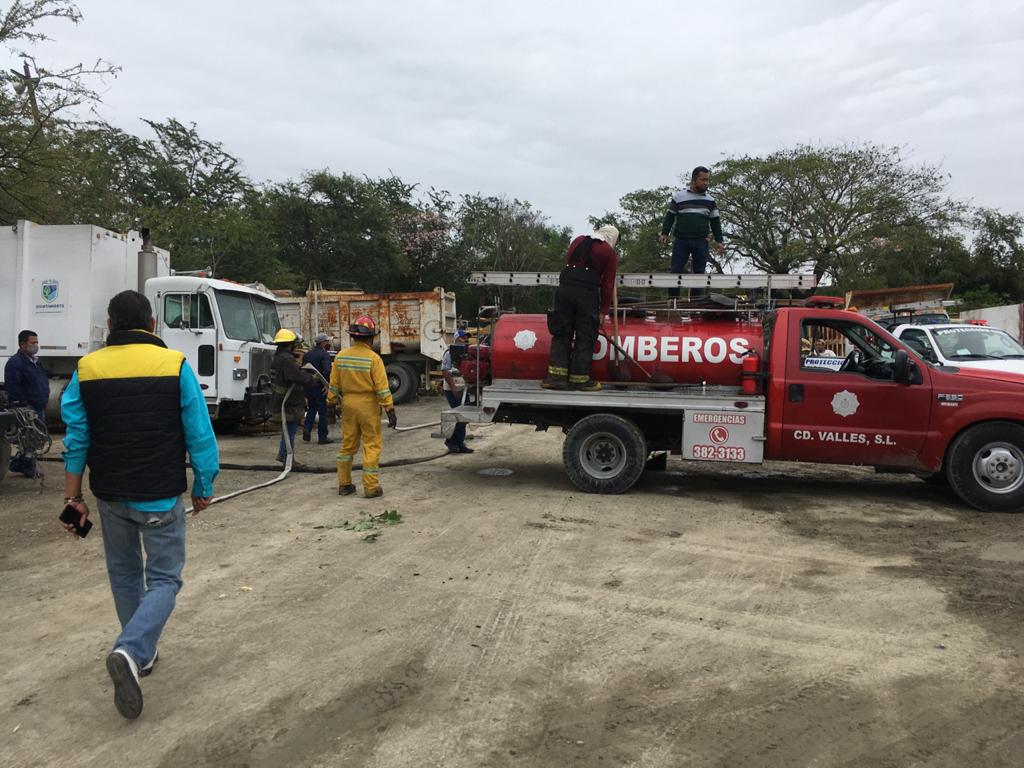 Incendio de camión de basura- Bomberos de Valles incendios