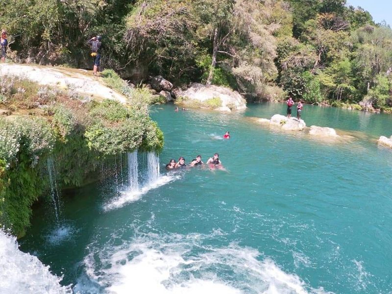 turistas abarrotan hoteles y parajes