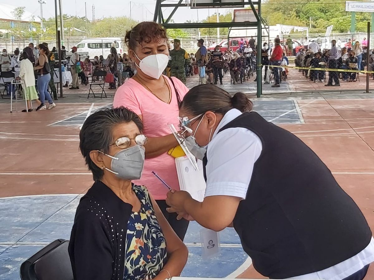 aplican en valles 2,600 vacunas contra el covid