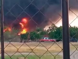 Incendio recicladora de Ébano fuera de control