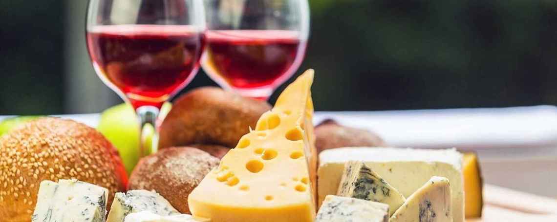 Científicos mexicanos producen biocombustible con vino y queso