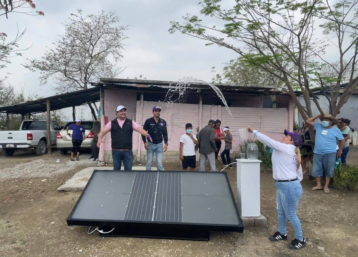 centros de agua - hidropaneles solares- Adrián Esper