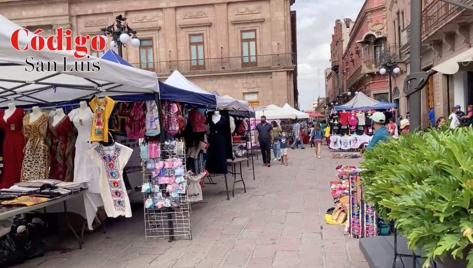 VIDEO] Garnachas, ropa y cubrebocas; ambulantes abarrotan Plaza de Armas –  Código San Luis – Periódico en línea