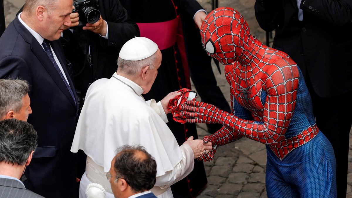 papa-francisco-spiderman – Código San Luis – Periódico en línea