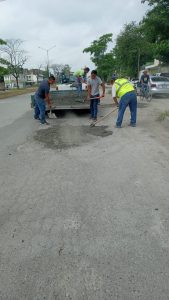 yuntamiento recibió la donación de material de relleno por parte de empresarios locales,