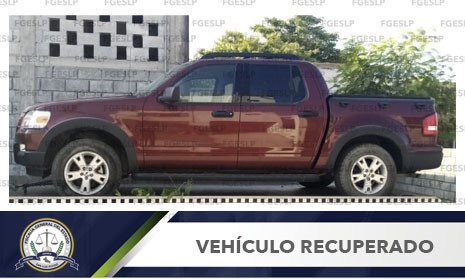 Roban camioneta huyen y chocan