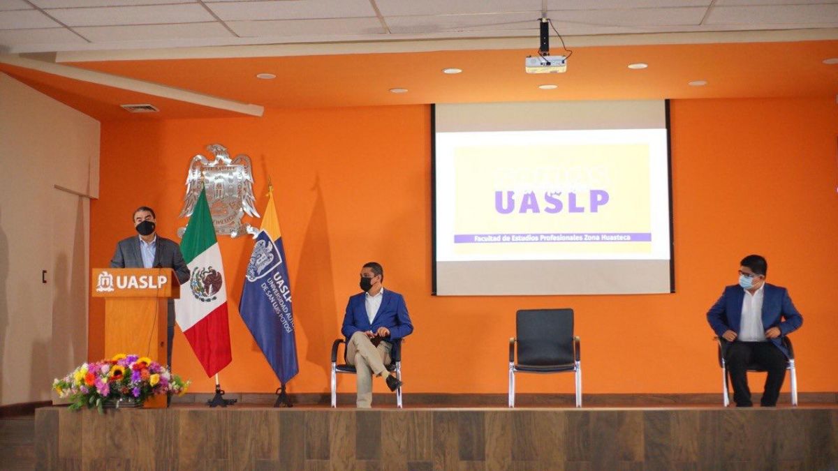 Inicio ciclo escolar UASLP Valles - rector Alejandro Zermeño