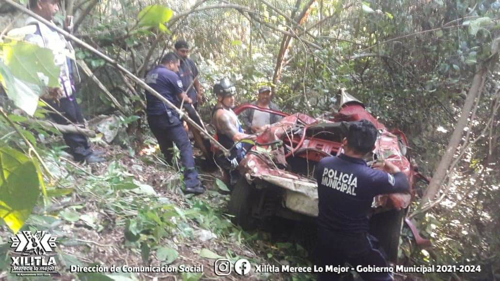 lesionada auto cae barranco