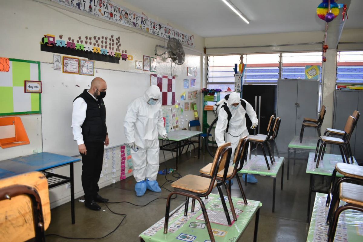 desinfectan-aulas-regreso
