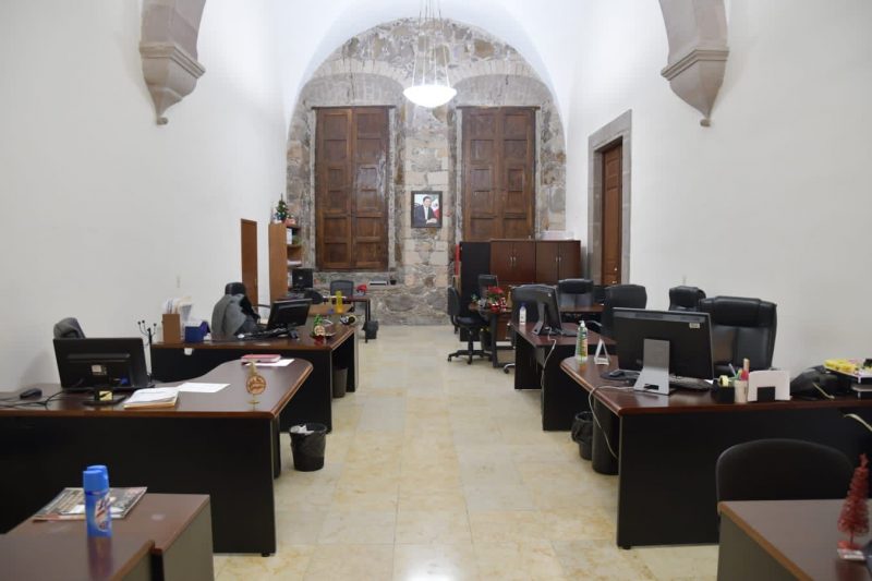 burocratas-oficinas-vacias