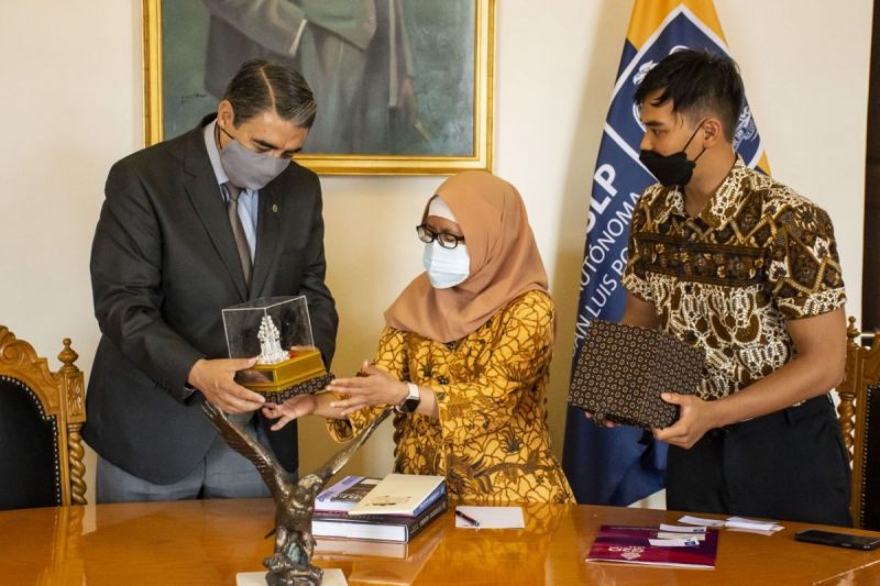 Representantes-de-la-embajada-de-Indonesia-visitan-la-UASLP