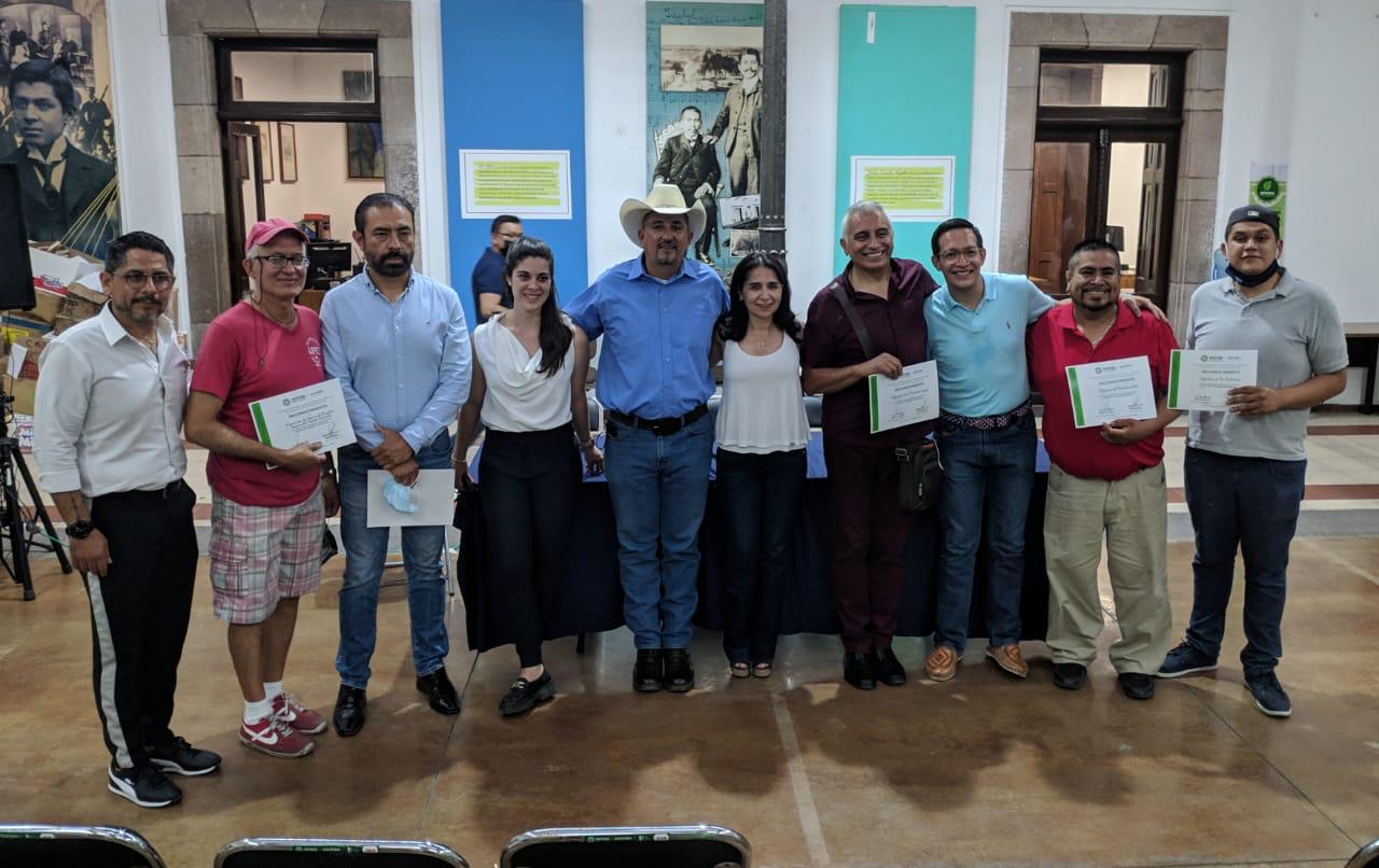 060522 1988, SECULT, RECIBEN COFRADÍAS BENEFICIOS ECONÓMICOS DE LA PROCESIÓN DEL SILENCIO (5)