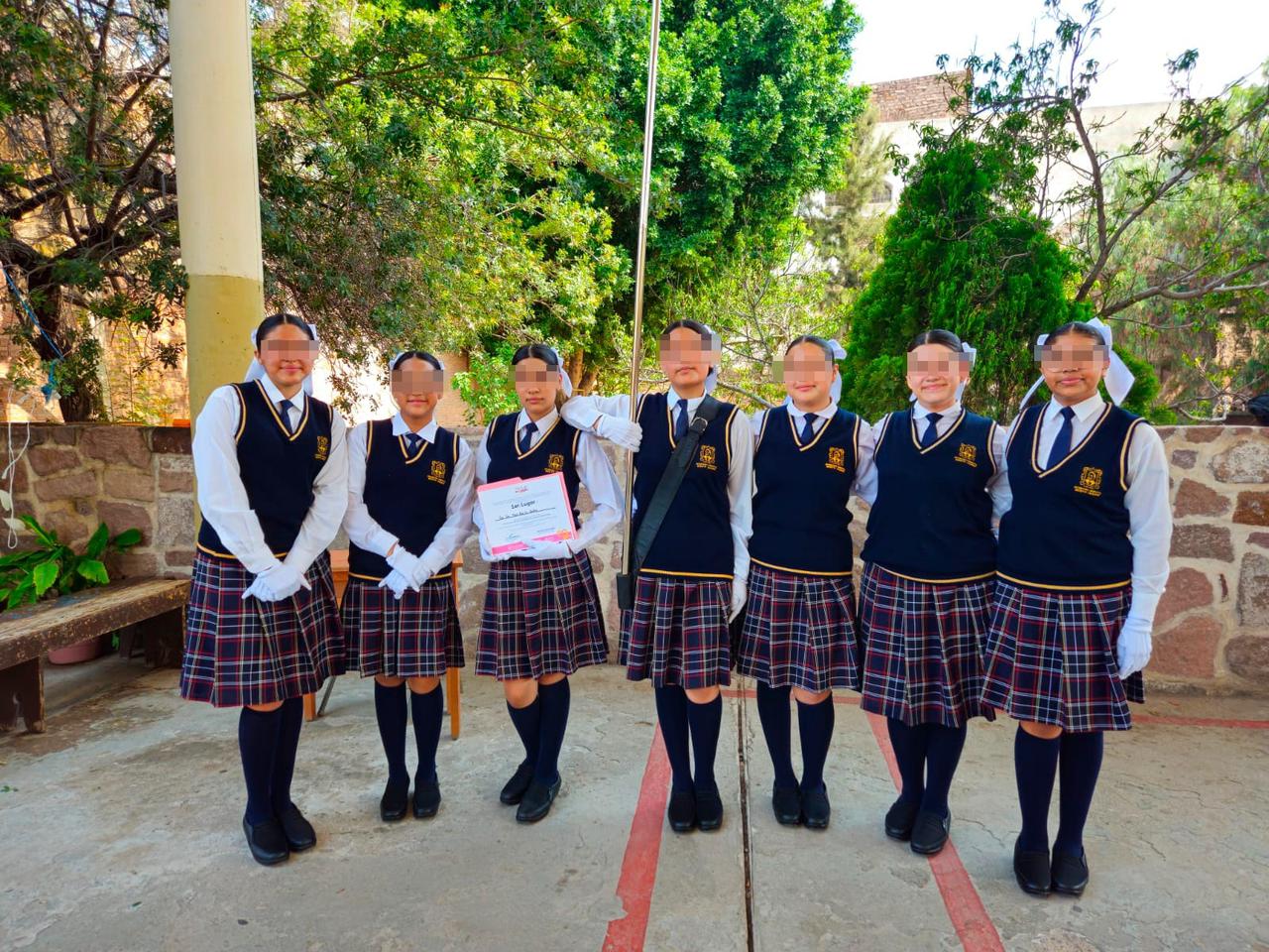 Secundarias municipales arrasan en concurso de escoltas de la Zona Escolar 09