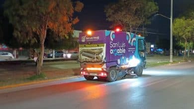 Gobierno de la Capital refuerza limpieza en Las Vías con operativo nocturno de barrido mecánico