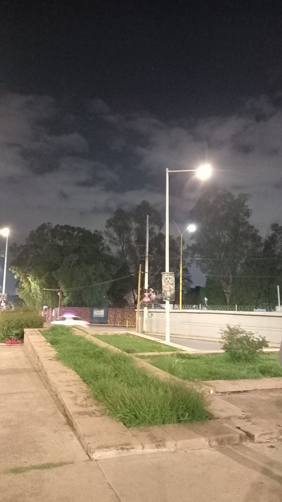 Gobierno de la Capital mantiene iluminado el entorno del Asta Bandera