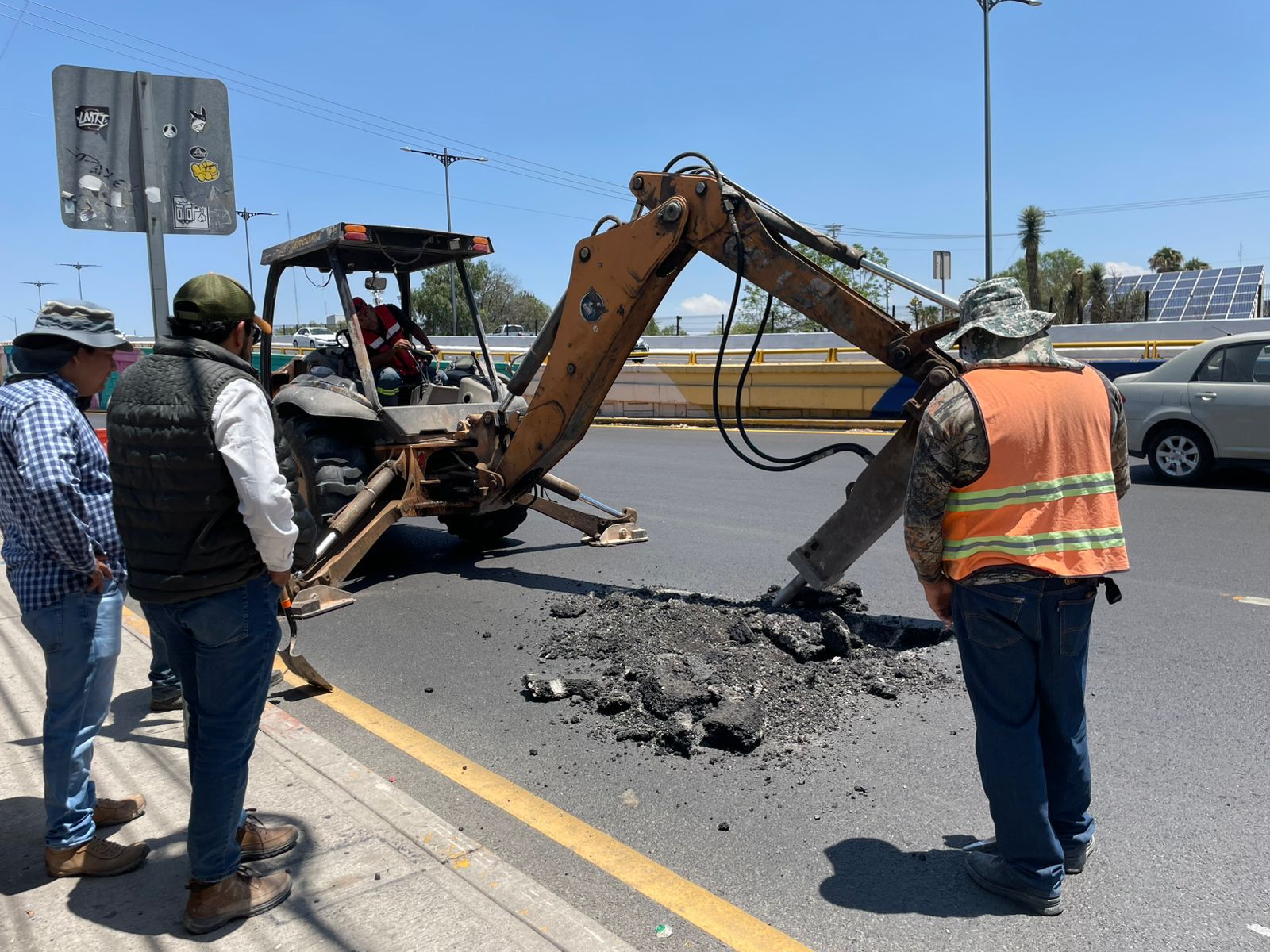 Interapas inicia reparación de drenaje en lateral de Salvador Nava