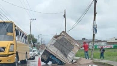 camión materialista cayó zanja