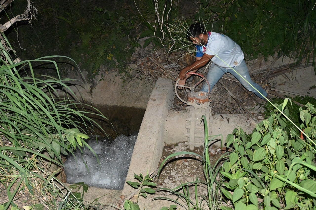 Cañeros desvían rio Valles 5