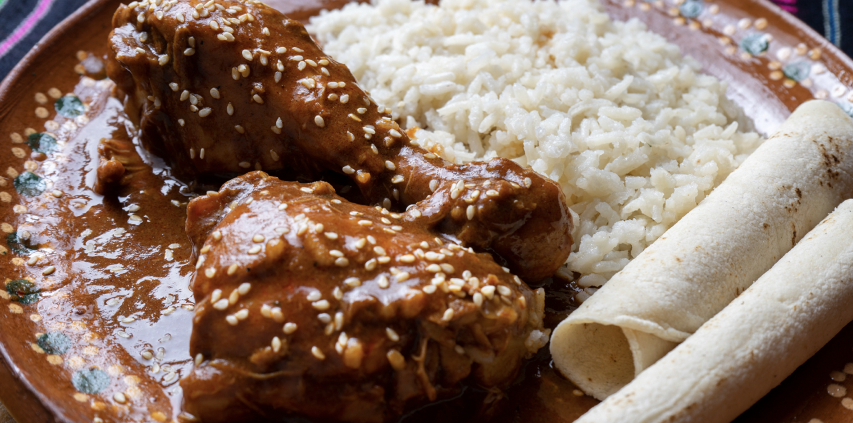 pollo en mole gastronomía
