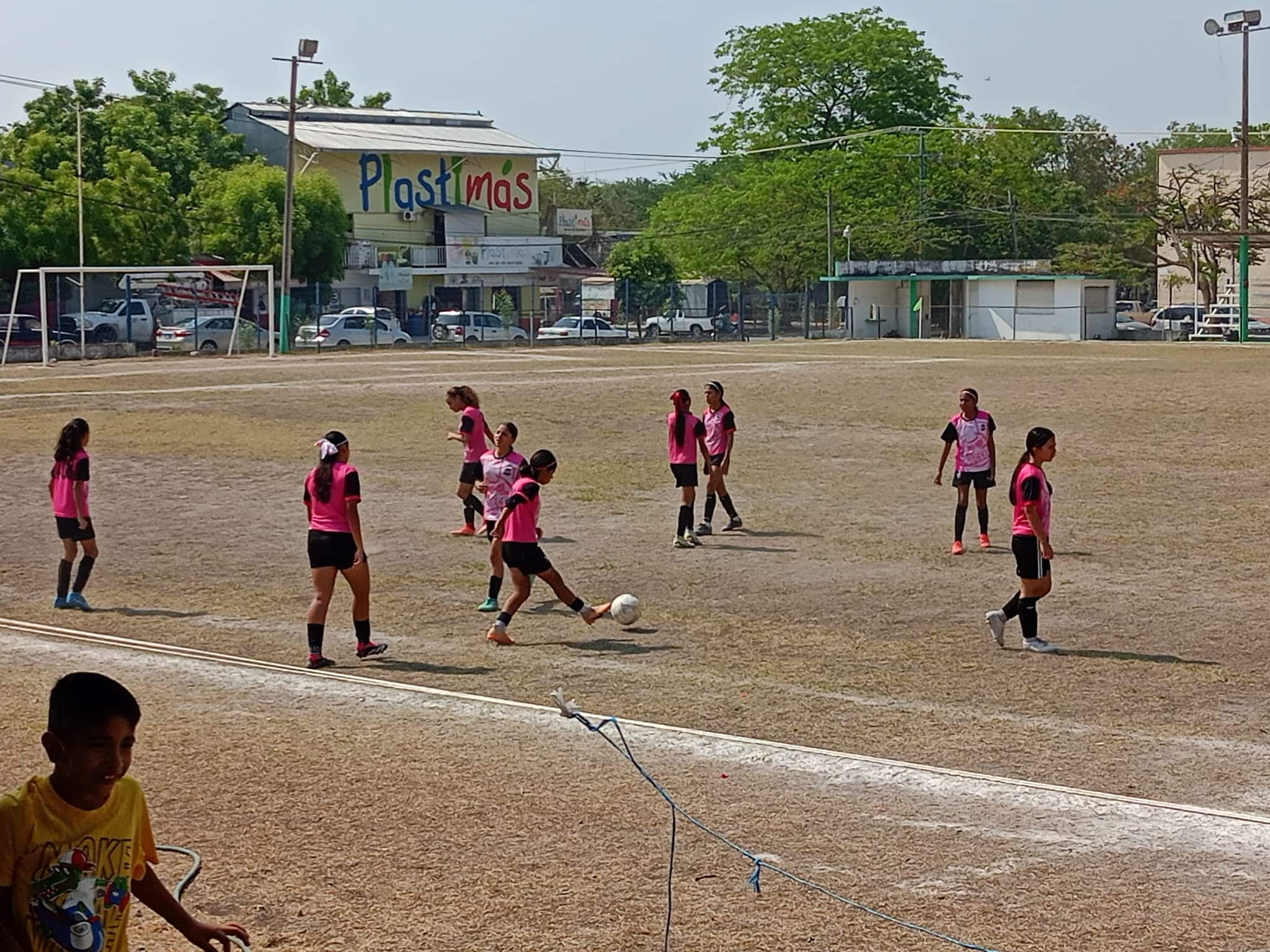 Golpe de calor niñas campo futbol