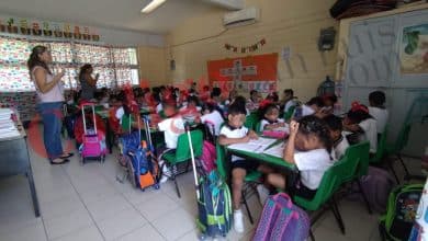 Hacinamiento niños primaria Francisco Villa Valles