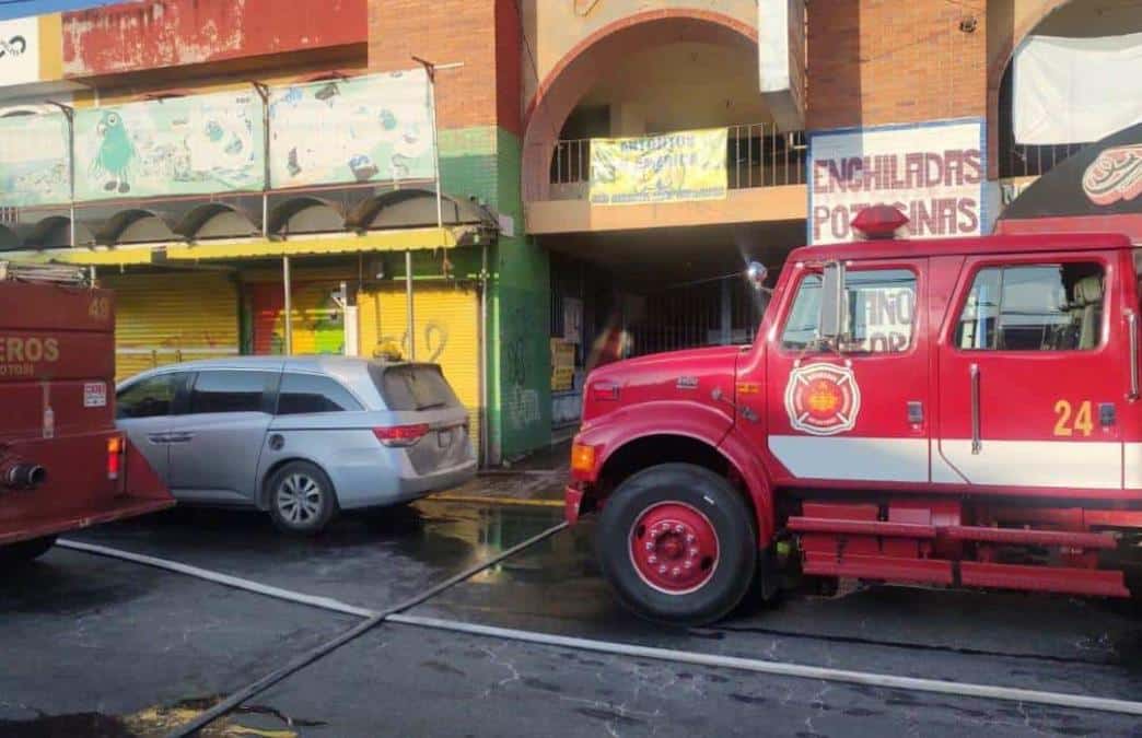 Incendio en mercado de la simón díaz.