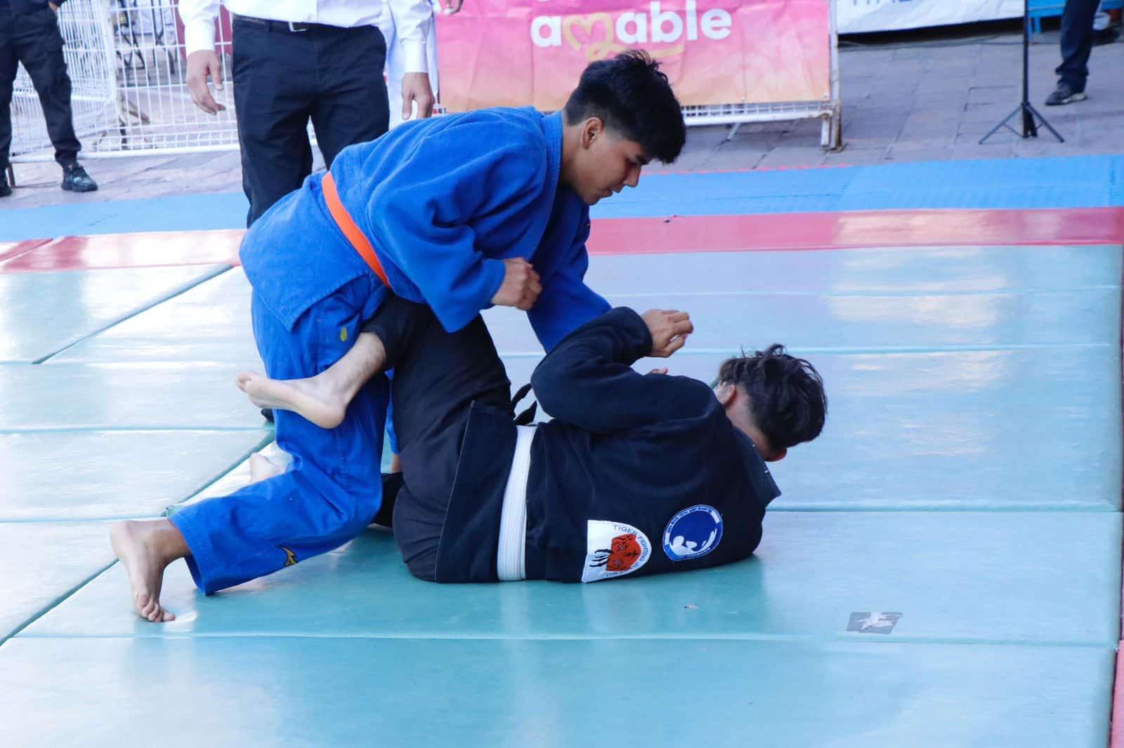 juegos policías y bomberos