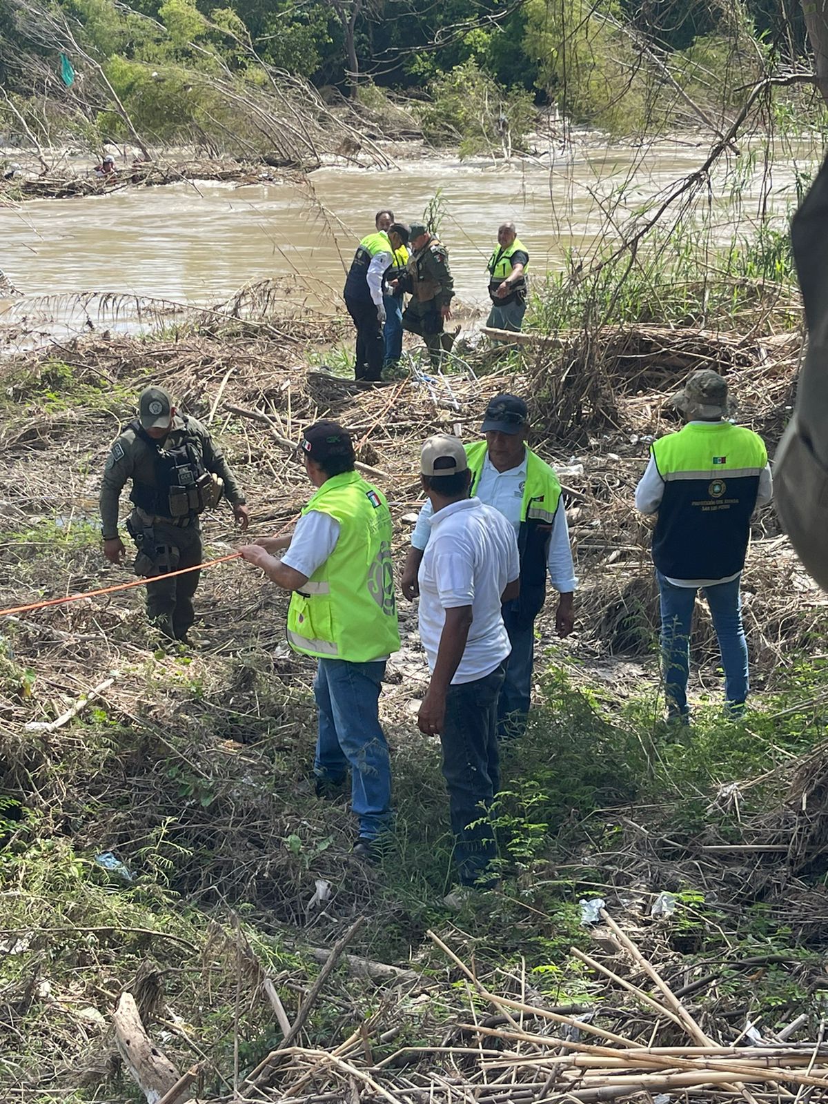 Joven cae río Santa Rosa