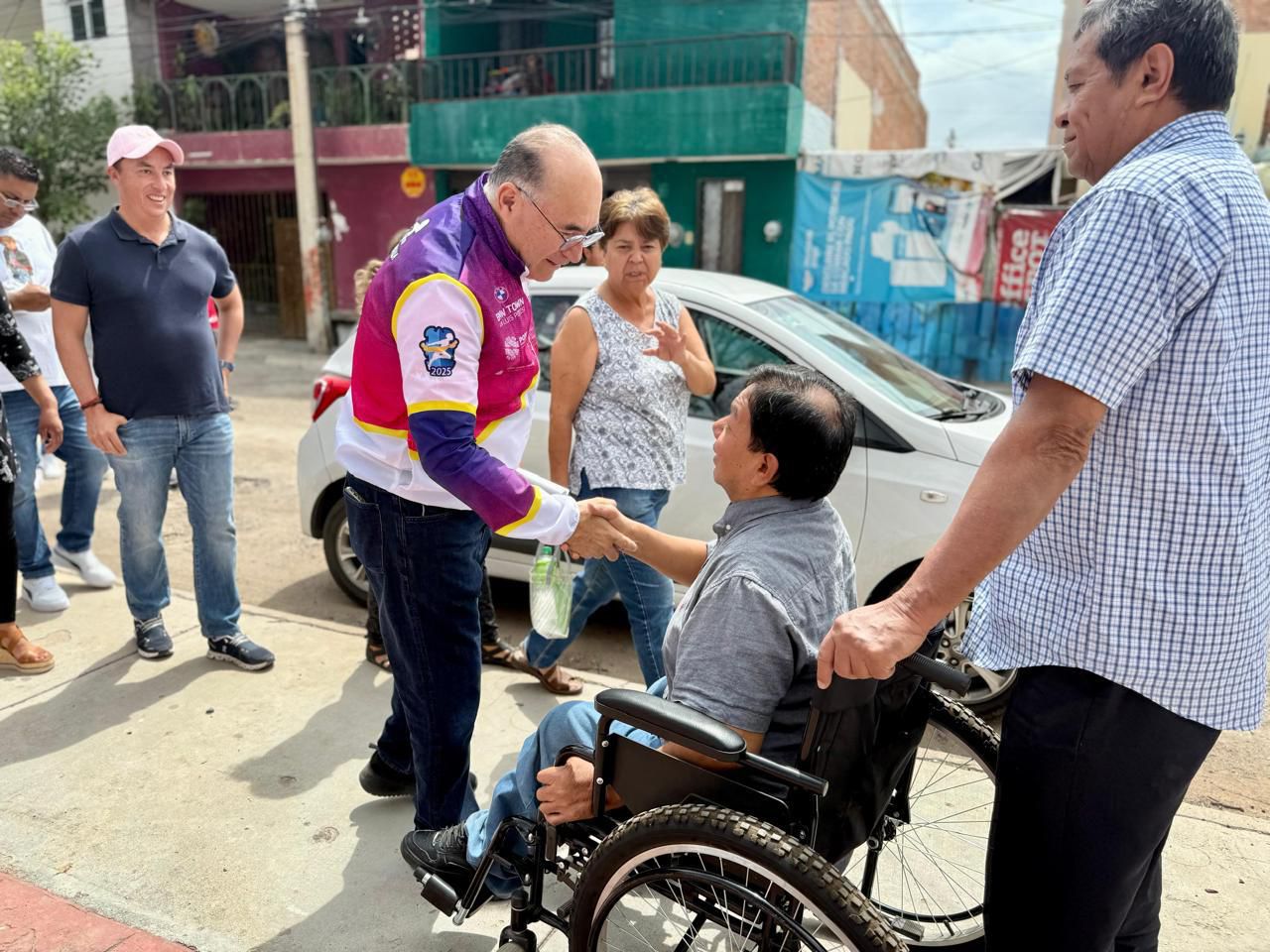Anuncia Galindo rehabilitación de calles de la colonia Los Pirules,