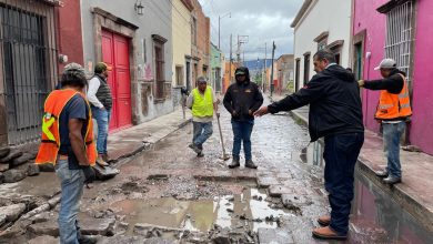 Interapas interviene líneas agua y drenaje en la calle Independencia