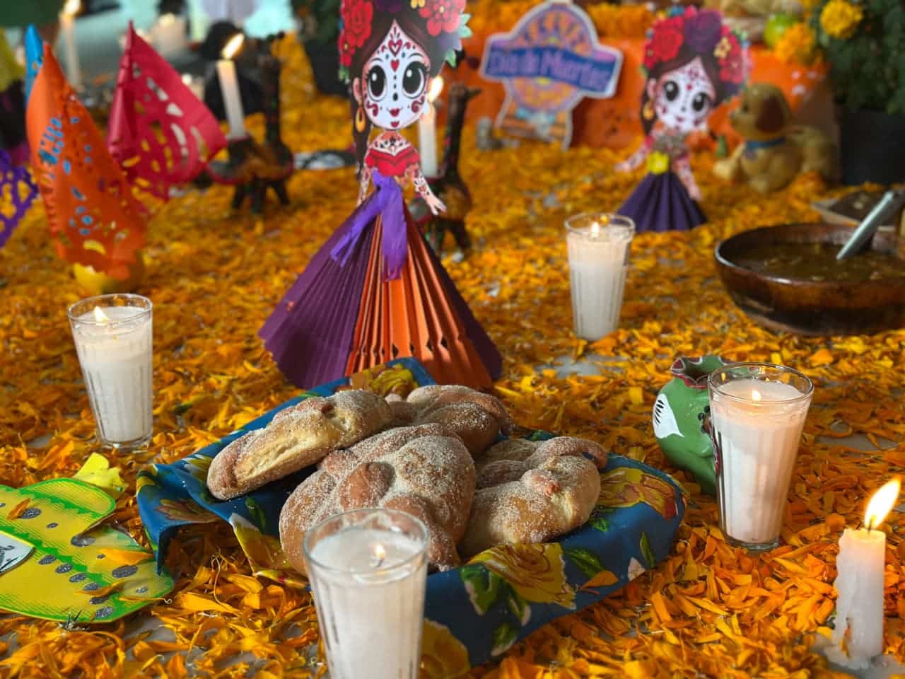 adultos mayores altares de muertos slp