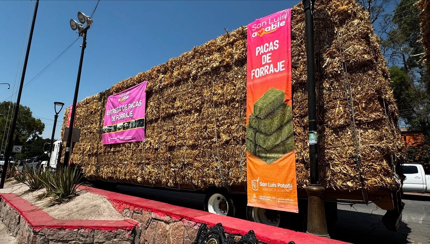 Concluye con éxito entrega de pacas de forraje a productores pecuarios de la zona rural