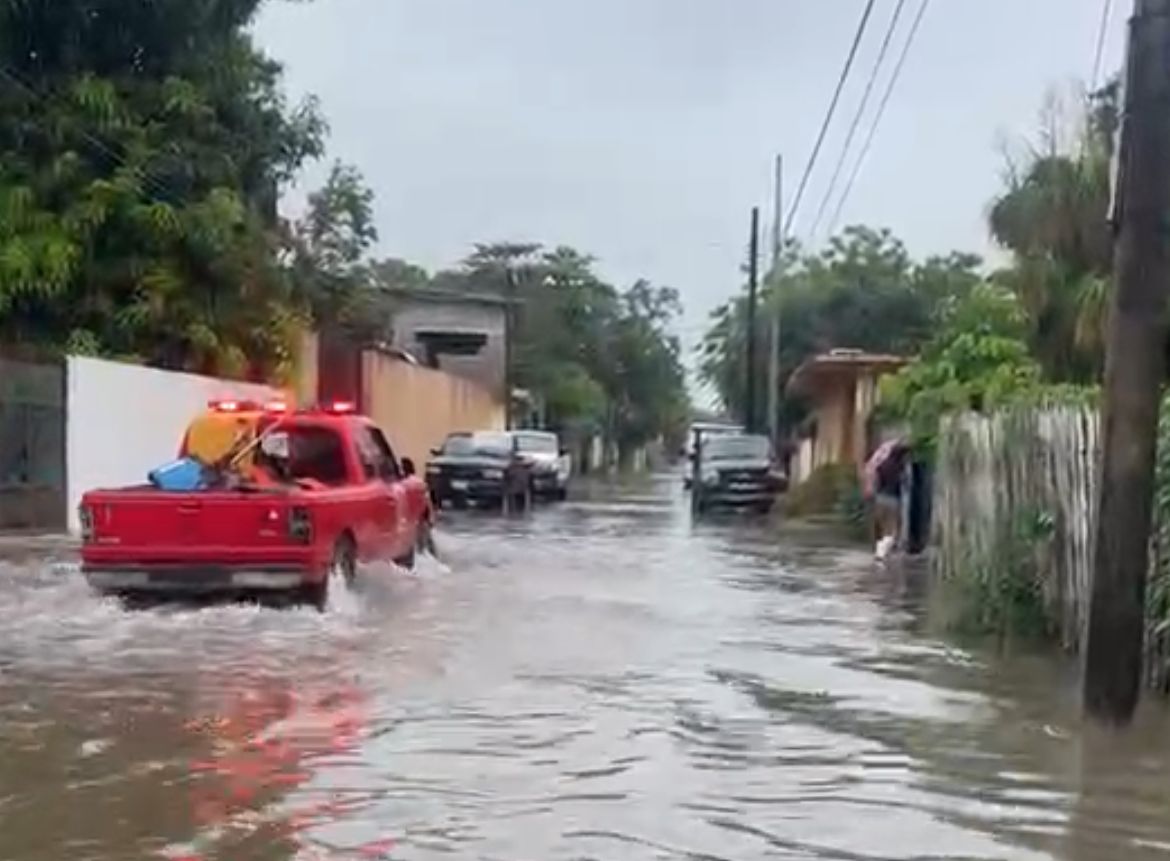 Lluvias colapsan caminos en Tamuín