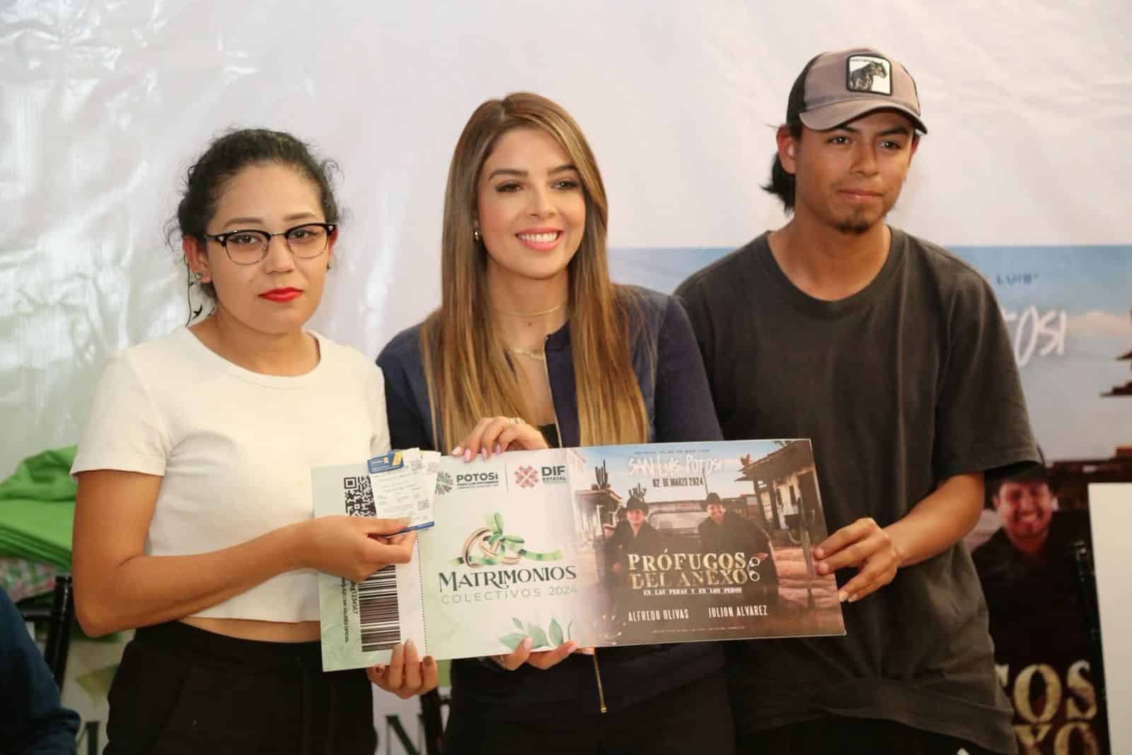 Ruth González Silva, visitó diversos municipios para hacer entrega de boletos para el concierto Prófugos del Anexo