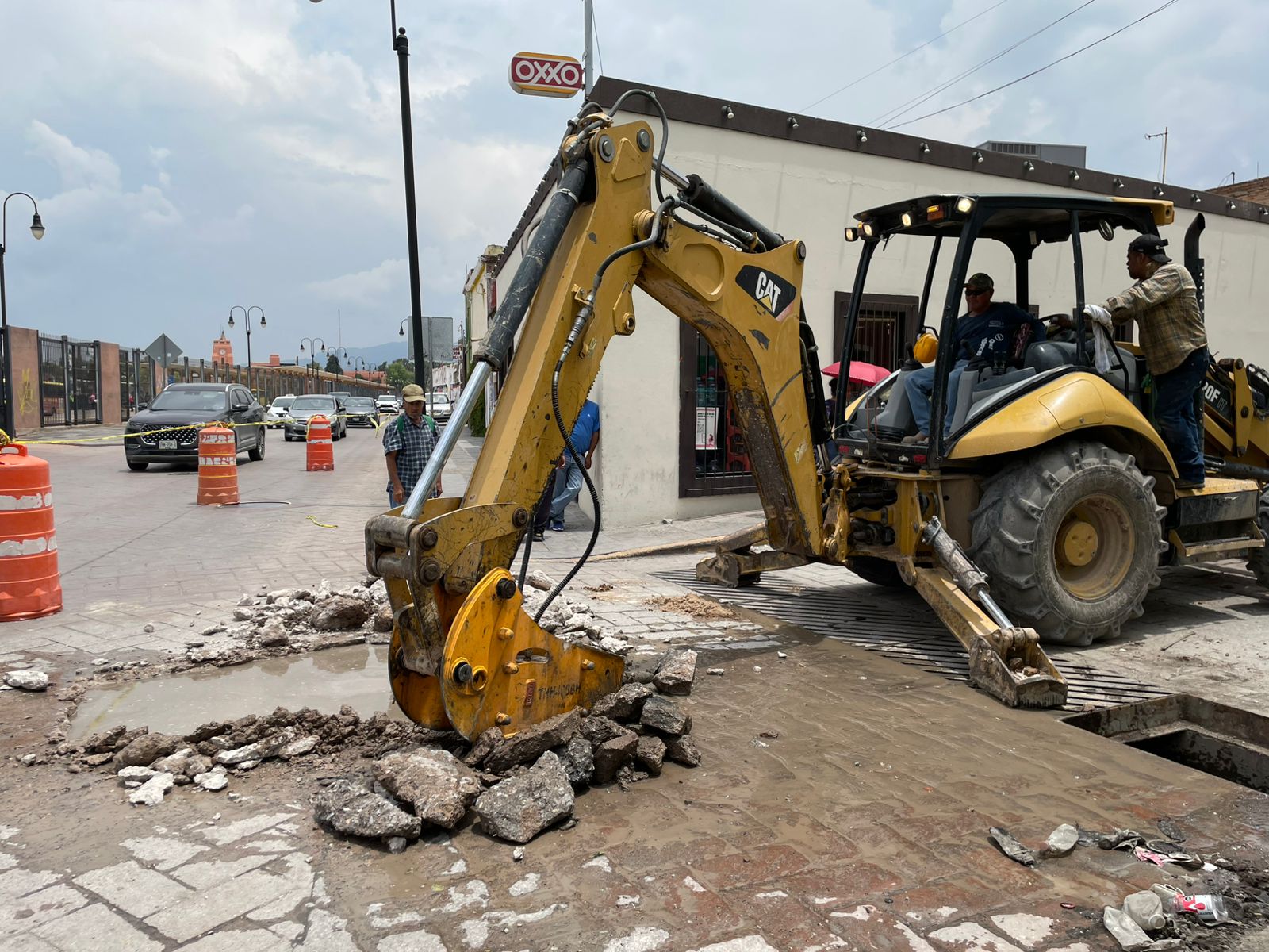 Atiende Interapas peticiones de desazolve de vecinos el Centro Histórico