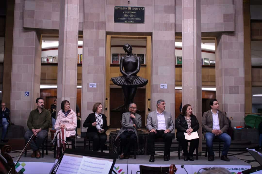 Homenajean trabajo del Gilberto Vázquez Chávez