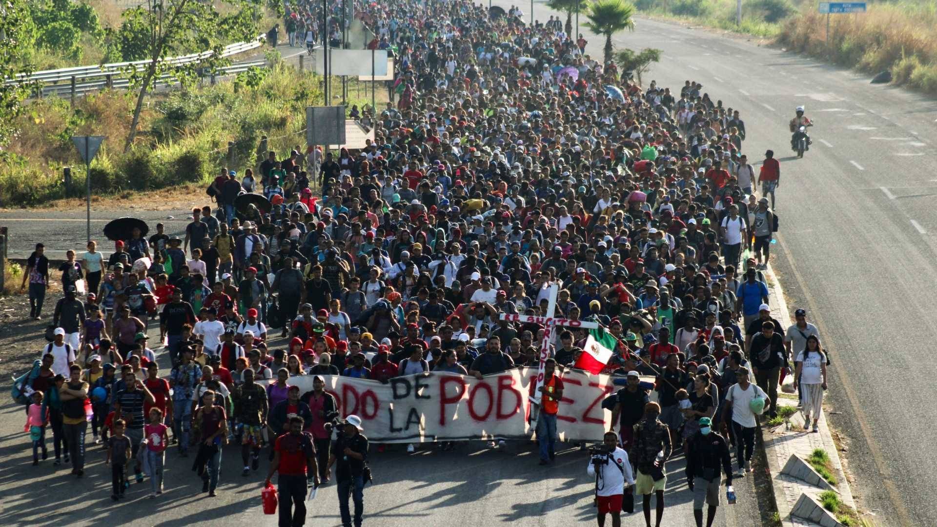 Caravana migrante de m s de 10 mil personas busca cruzar la